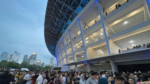 Begini Mengularnya Antrean Masuk ke Kategori Festival Konser Coldplay