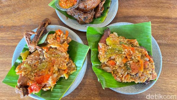 Puas! Makan Bebek Belur dengan Jamur Crispy Enak di Warung Pontianak