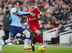 Tak Ada Robertson, Tsimikas pun Jadi