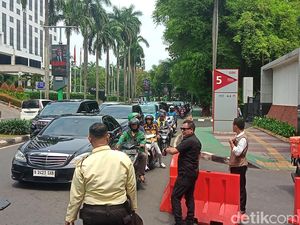 Situasi Terkini Area GBK Jelang Konser Coldplay, Penonton Mulai Datang