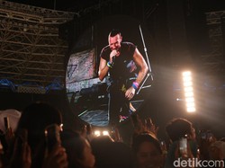 Indonesia Urutan Paling Buncit Soal Kembalikan Gelang Konser Coldplay