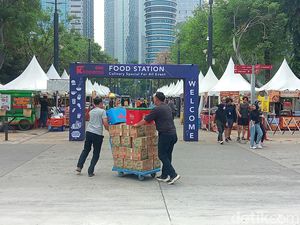 Penonton Coldplay Mulai Berdatangan, Lalu Lintas Area GBK Padat Penonton Coldplay Mulai Berdatangan, Lalu Lintas Area GBK Padat
