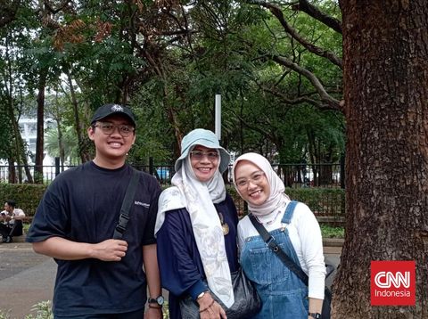 Coldplay Jakarta 2023 Sejumlah penggemar sudah mulai berdatangan ke kawasan Stadion Utama Gelora Bung Karno (SUGBK) Senayan, lokasi konser Coldplay di Jakarta, Rabu (15/11). Gerbang konser akan dibuka mulai 17.00 WIB, dan dimulai pukul 21.00 WIB.