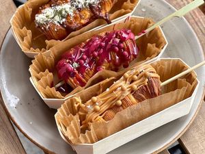 5 Kreasi Croissant Unik, Bentuk Onigiri hingga Yakitori 5 Kreasi Croissant Unik, Bentuk Onigiri hingga Yakitori