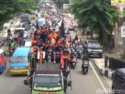 Buruh Purwakarta Turun ke Jalan Tuntut UMK Naik 15%