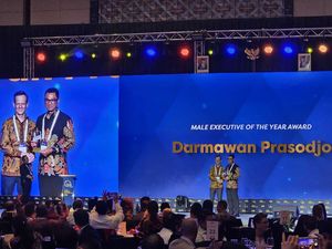 Dirut PLN Raih Penghargaan Male Executive of The Year Power Energy Awards Dirut PLN Raih Penghargaan Male Executive of The Year Power Energy Awards