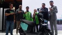 Electrum Serahkan Motor Listrik H5 untuk Armada Baru GoRide Electric