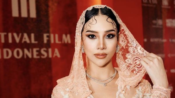 Foto: 7 Pesona Anya Geraldine di FFI 2023, Dibalut Kebaya Berkerudung