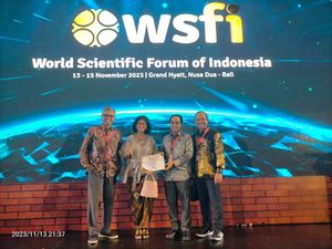 Guru Besar Unhas Raih Penghargaan Academic Leader Dikti Bidang Pertanian Guru Besar Unhas Raih Penghargaan Academic Leader Dikti Bidang Pertanian