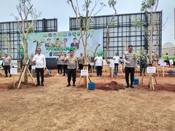 Heru Budi dan Kapolda Metro Tanam 10 Ribu Pohon di Penjaringan Jakut
