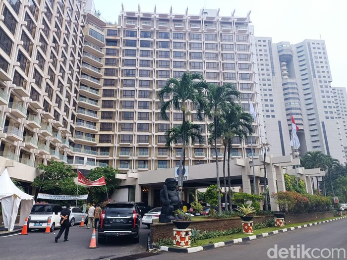 Hotel Sultan Ramai Pengunjung Jelang Konser Coldplay