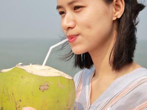 5 Manfaat Rutin Minum Air Kelapa Bagi Kesehatan