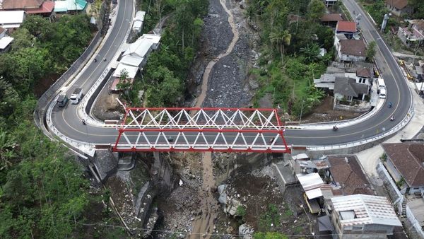 Sempat Putus, Jembatan Kali Glidik II di Lumanjang Kembali Beroperasi