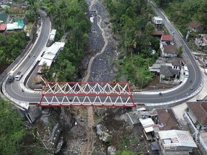 Sempat Putus, Jembatan Kali Glidik II di Lumanjang Kembali Beroperasi