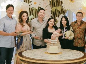 7 Foto 1 Bulanan Baby Julia Putri Jessica Tanoesoedibjo, Dirayakan Sederhana 7 Foto 1 Bulanan Baby Julia Putri Jessica Tanoesoedibjo, Dirayakan Sederhana