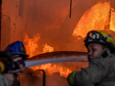 Api Berkobar di Pabrik Pemintalan Kapas Bandung