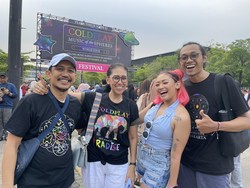 Cerita Keluarga Penggemar Beda Generasi yang Coldplay Banget