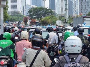 Ada Konser Coldplay, Lalin Bundaran HI Arah GBK Macet Parah