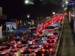 Konser Coldplay Bikin Lalu Lintas di Sudirman ke Arah Senayan Macet