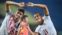 Ekspresi pesepak bola Timnas Venezuela Nicola Profeta (kanan) bersama rekannya setelah berhasil mencetak gol lewat pinalti ke gawang Timnas Meksiko pada pertandingan fase Grup F Piala Dunia U-17 2023 di Stadion Si Jalak Harupat, Bandung, Jawa Barat, Rabu (15/11/2023).  