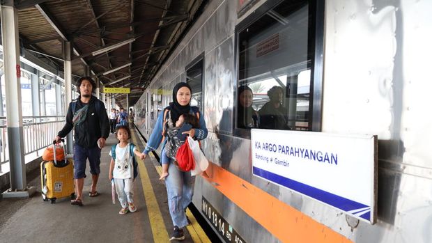 Operasional Kereta Api Argo Parahyangan masih beroperasi secara normal. (Dok. KAI)