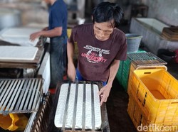 Jurus Pengusaha Tahu Pacitan Saat Harga Kedelai Melambung