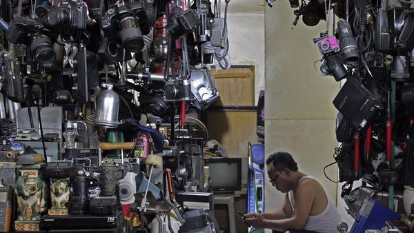 Mengintip Pasar Loak Poncol, Begini Kondisinya