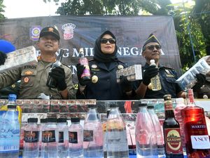 4 Juta Batang Rokok Ilegal-Ribuan Botol Minuman Beralkohol Dimusnahkan
