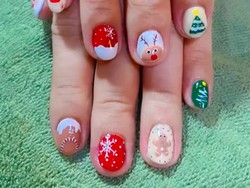 8 Inspirasi Nail Art untuk Tampil Lebih Cantik di Hari Natal