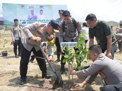 Polda Sulteng Tanam 1.000 Bibit Pohon Wujudkan Lingkungan Hijau dan Bersih