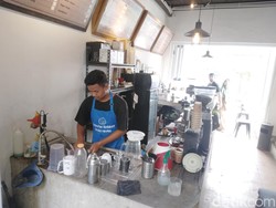 Ini Rio Ferdinand, Barista Difabel Pertama di Kota Cirebon
