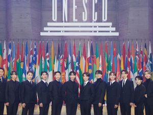 Potret Gagah SEVENTEEN di UNESCO Youth Forum Prancis Potret Gagah SEVENTEEN di UNESCO Youth Forum Prancis