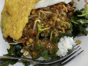 Legendaris! Sejak 1959 Bu Wiryo Jualan Sego Pecel Enak Dekat UGM Legendaris! Sejak 1959 Bu Wiryo Jualan Sego Pecel Enak Dekat UGM