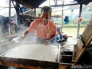 Harga Kedelai Melambung, Perajin Tahu di Ciamis Menjerit