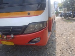 Mobil Serempet Bus di Sedayu Bantul gegara Tak Sabar Jalan Saat Lampu Hijau