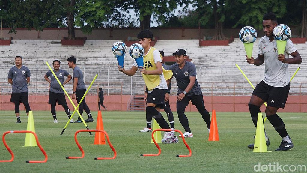Potret Latihan Timnas Indonesia U-17 Jelang Melawan Maroko Potret Latihan Timnas Indonesia U-17 Jelang Melawan Maroko