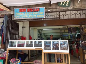 Toko Kopi Legendaris di Jakarta hingga Buket Menu Warteg yang Unik Toko Kopi Legendaris di Jakarta hingga Buket Menu Warteg yang Unik