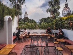5 Kafe Rooftop di Jakarta Selatan yang Punya Pemandangan Kota Cantik
