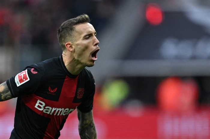 Bayer Leverkusen's Spanish defender #20 Alejandro Grimaldo celebrates scoring his team's first goal during the German first division Bundesliga football match Bayer 04 Leverkusen v 1 FC Union Berlin in Leverkusen, western Germany on November 12, 2023. (Photo by INA FASSBENDER / AFP) / DFL REGULATIONS PROHIBIT ANY USE OF PHOTOGRAPHS AS IMAGE SEQUENCES AND/OR QUASI-VIDEO