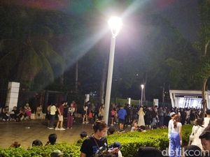 Bubaran Konser Coldplay, Antrean di Stasiun MRT Istora Mandiri Mengular