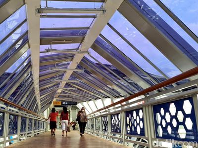 Asyik JPO Klender Baru Sudah Beroperasi Lho, Instagramable Banget