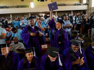 Bahagianya Narapidana di AS Dapat Gelar Sarjana Bahagianya Narapidana di AS Dapat Gelar Sarjana