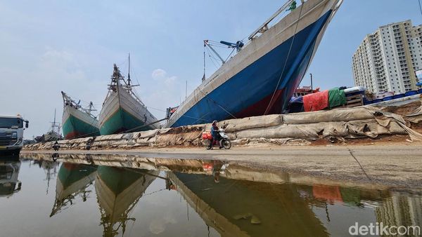 Banjir Rob Masih Mengintai Pelabuhan Sunda Kelapa