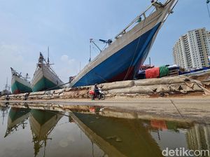 Banjir Rob Masih Mengintai Pelabuhan Sunda Kelapa Banjir Rob Masih Mengintai Pelabuhan Sunda Kelapa