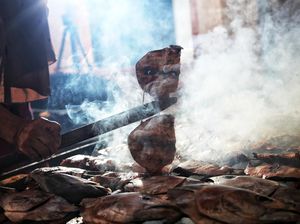 Nggak Boleh Asal, Begini Cara Mengasap Ikan Biar Meresap Sedapnya Nggak Boleh Asal, Begini Cara Mengasap Ikan Biar Meresap Sedapnya