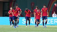 Gol pembuka pun didapatkan pada menit ke-10 lewat Igor Oyana. Dia membobol gawang Uzbekistan setelah menyambar bola rebound dari Roberto Martin. 1-0 Spanyol memimpin. Sembilan menit setelah gol pertama, Spanyol menggandakan keunggulan jadi 2-0. Roberto Martin mencatatkan namanya di papan skor setelah memanfaatkan bola hasil tembakan Marc Bramal.