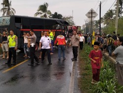 Sopir Truk LPG yang Adu Kambing dengan Bus Polda Lampung Meninggal