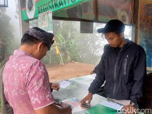 Pos ke Air Terjun Sekumpul Ditutup Sementara Buntut Palak Wisatawan Rp 300 Ribu Pos ke Air Terjun Sekumpul Ditutup Sementara Buntut Palak Wisatawan Rp 300 Ribu