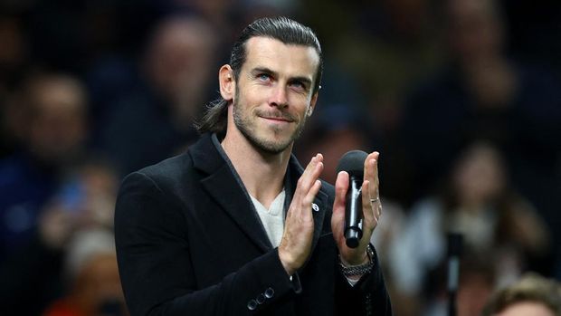 Soccer Football - Premier League - Tottenham Hotspur v Chelsea - Tottenham Hotspur Stadium, London, Britain - November 6, 2023 Former player Gareth Bale on the pitch at half time Action Images via Reuters/Matthew Childs NO USE WITH UNAUTHORIZED AUDIO, VIDEO, DATA, FIXTURE LISTS, CLUB/LEAGUE LOGOS OR 'LIVE' SERVICES. ONLINE IN-MATCH USE LIMITED TO 45 IMAGES, NO VIDEO EMULATION. NO USE IN BETTING, GAMES OR SINGLE CLUB/LEAGUE/PLAYER PUBLICATIONS.