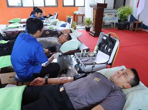 Kapolsek Mampang Jaksel Ikut Donor Darah, Gaungkan Kepedulian bagi Sesama